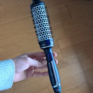 Björn axén värmeboste i 38cm (mellanstorleken) - Björn axén värmeboste i 38 cm. Helt ny och oandvänd. Säljer pga att jag inte ville ha den för fick en annan när jag fyllde år. Orginalpris runt 500kr