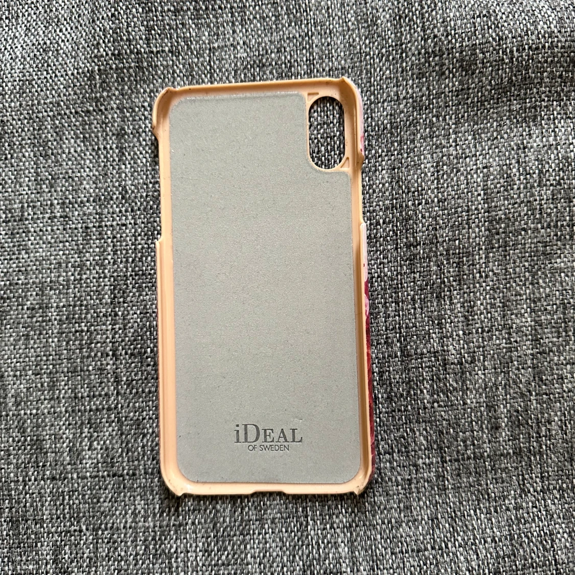 Rosa och vinrött mobilskal från iDeal of Sweden för iPhone XR - 1