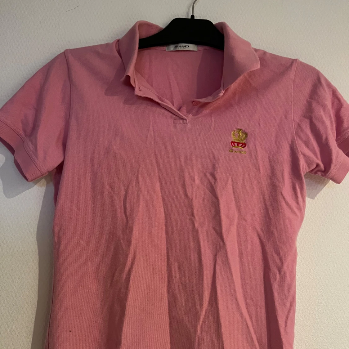 Rosa pikétröja från Sand White