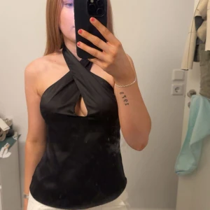 Fest topp - En fin fest topp i satin från NAKD 😍