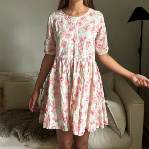 Sååå fin klänning - Säljer denna Såå snygga klänning🎀🎀🎀