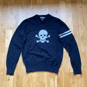 Ralph Lauren tröja  - Svart Ralph Lauren tröja. Skicka ett meddelande om mer bilder eller andra frågor