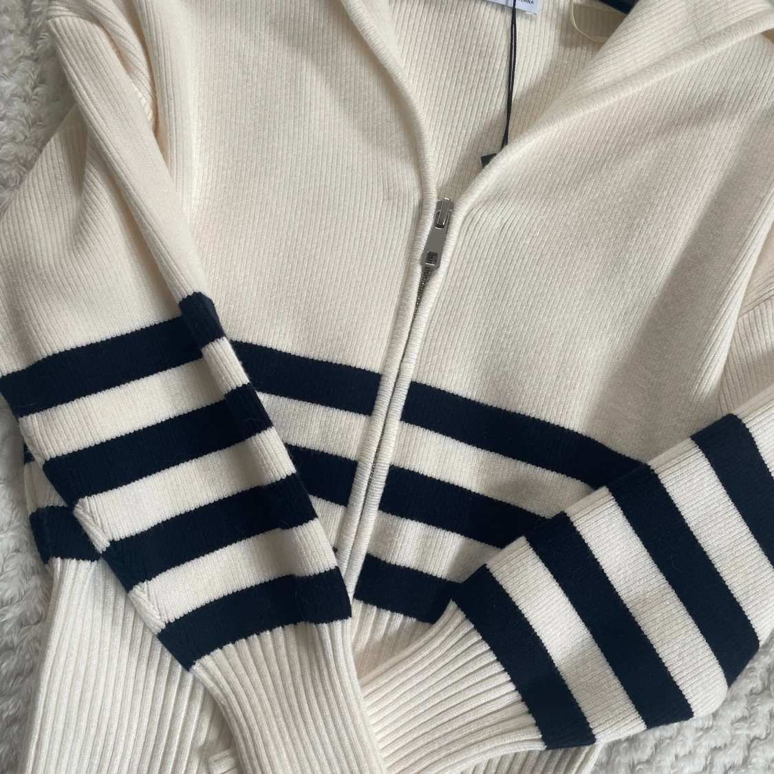 Vit och svart randig kofta från Zara - 2