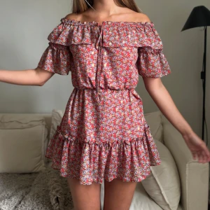 Sååå fin klänning - Säljer denna Såå fina klänning🎀🎀