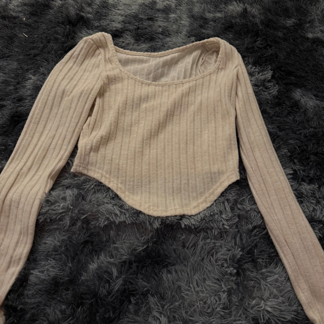 Beige ribbad croppad topp