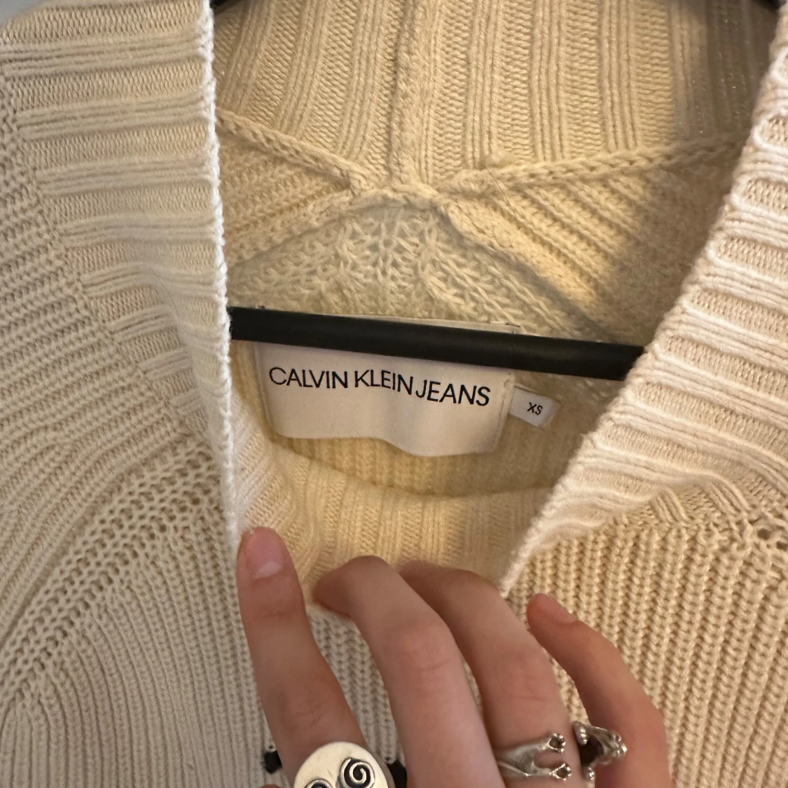 Beige stickad tröja från Calvin Klein - 2