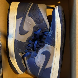 Nike Air Jordans royal purple - Använda fåtal gånger 10/10 skick dom är i storlek 36 men dom funkar som storlek 37 också