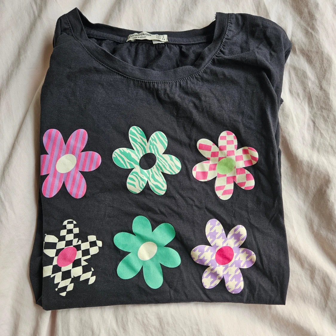 T-shirt från Stradivarius  - 1