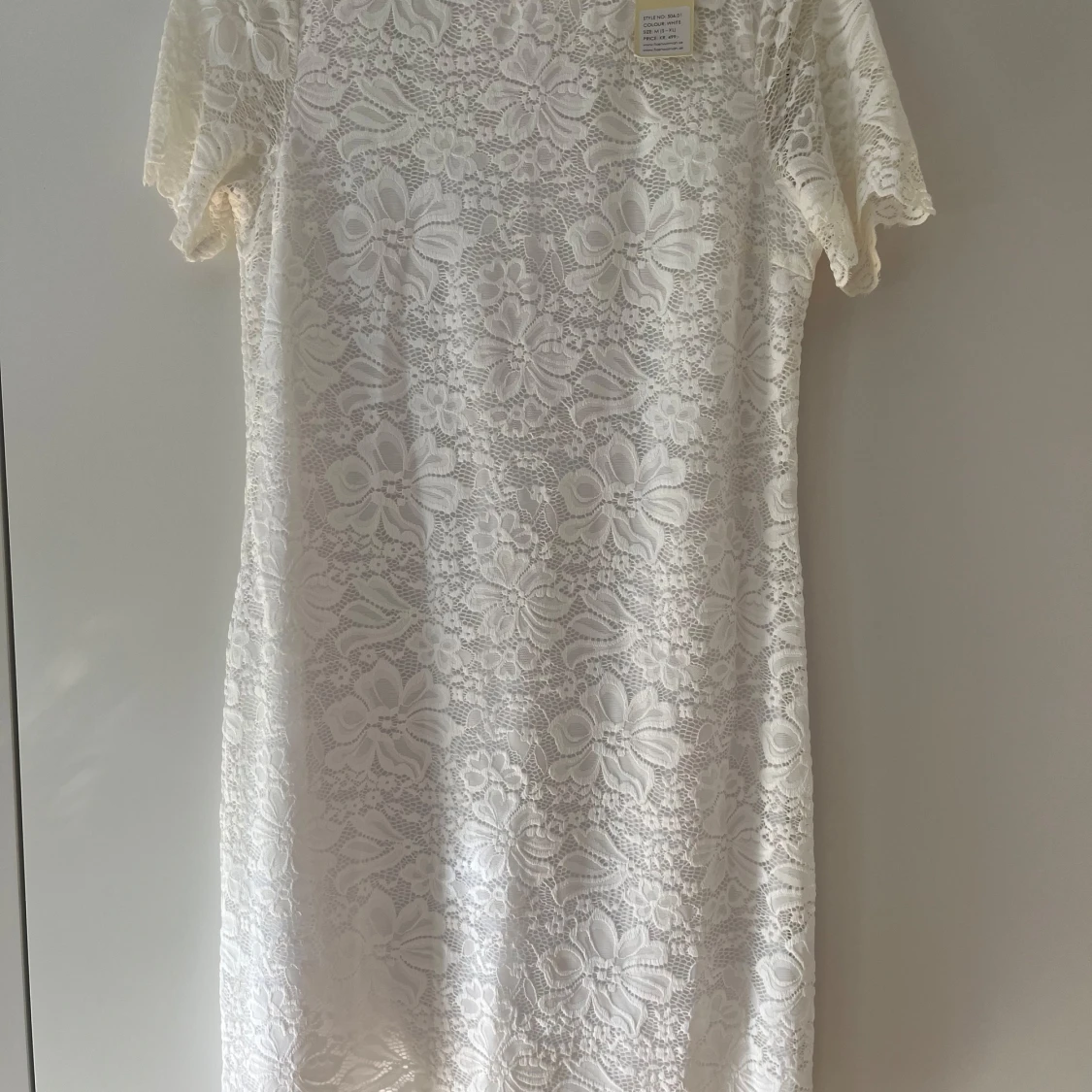Vit spetsklänning från Flash Woman - 1