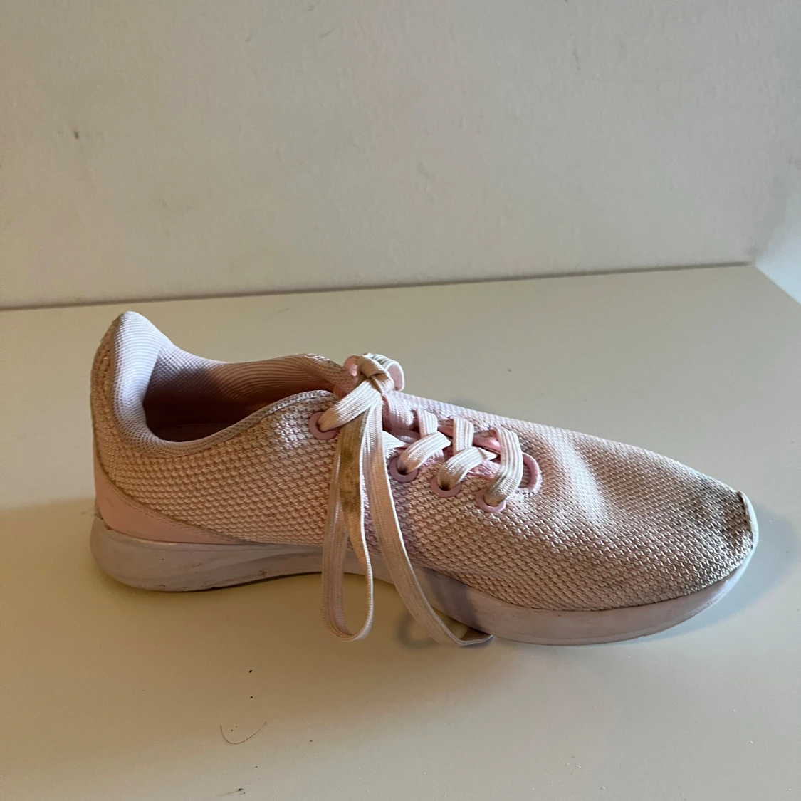 Rosa sneakers med snörning - 1