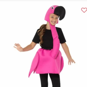 Rosa flamingodräkt - Säljer en rolig och färgglad flamingodräkt. Dräkten har en huva med flamingohuvud och en kjol med vingar. Perfekt för maskerad eller temafest! Har två styckna