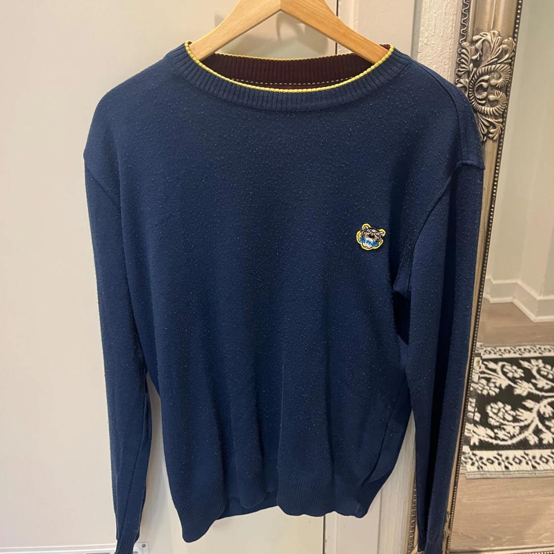 Kenzo Marinblå Fintröja – Elegant & Trendig Design