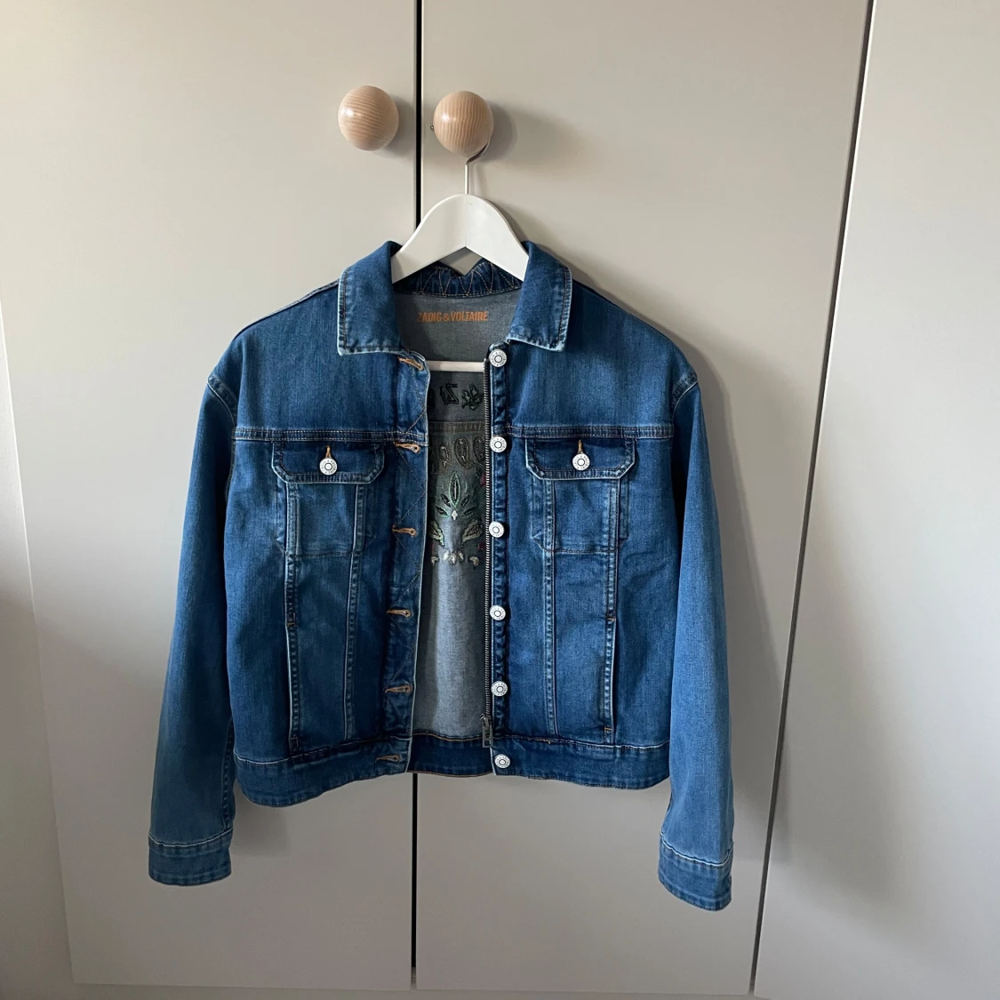 Broderad jeansjacka - 2