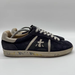 PREMIATA SKOR  - Premiata skor - Skick: 9/10 - Tillbehör: Enbart skorna - Storlek 44 - Nypris ca 3000kr - deluxecloset