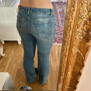 Low waist bootcut jeans - Lågmidjade bootcut jeans från LTB, i modellen Roxy 💕 Storlek 29/30. De var mina favoritbyxor, men nu har jag tyvärr en annan storlek…