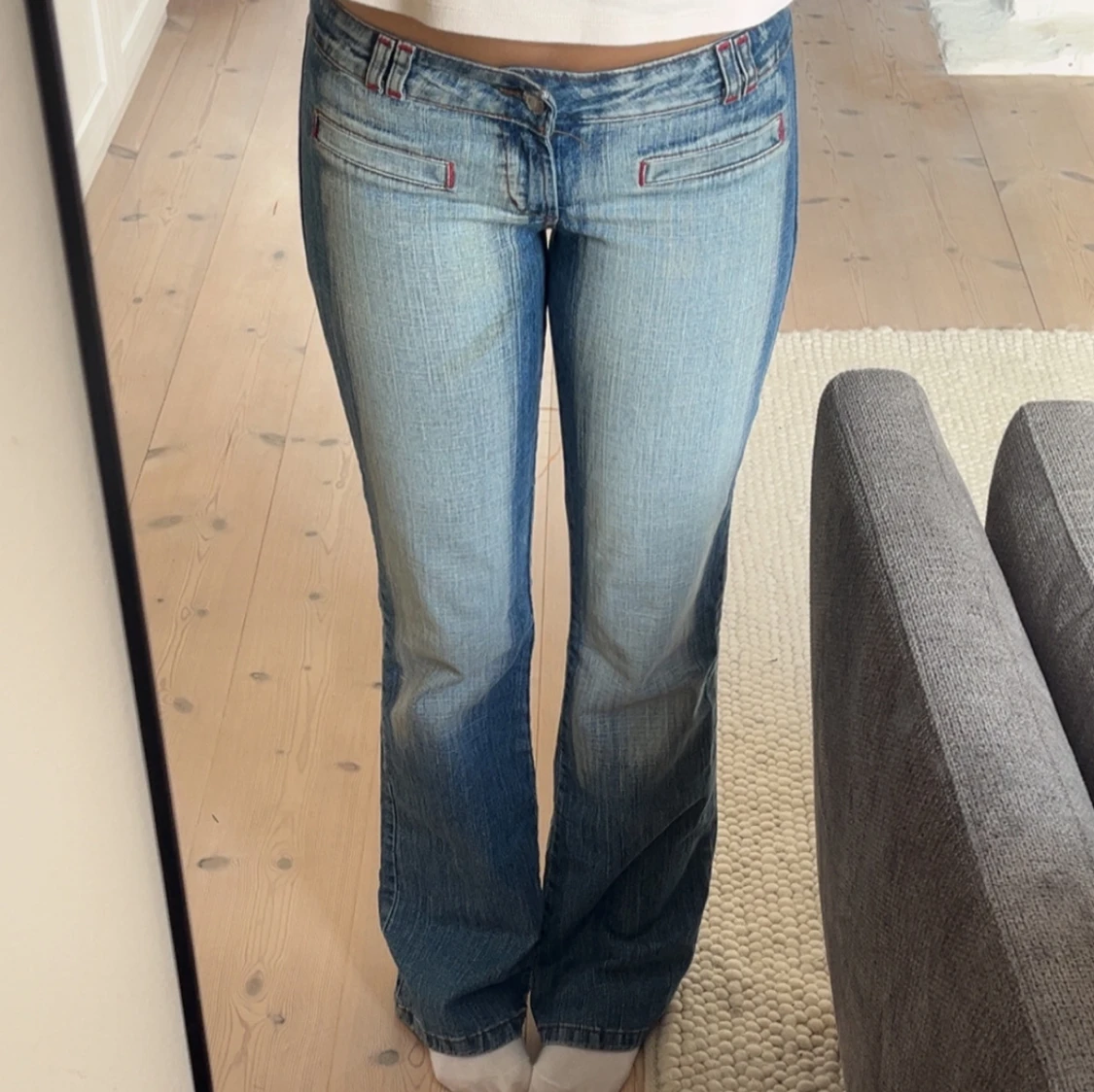 Blå jeans med broderi från Red Sky