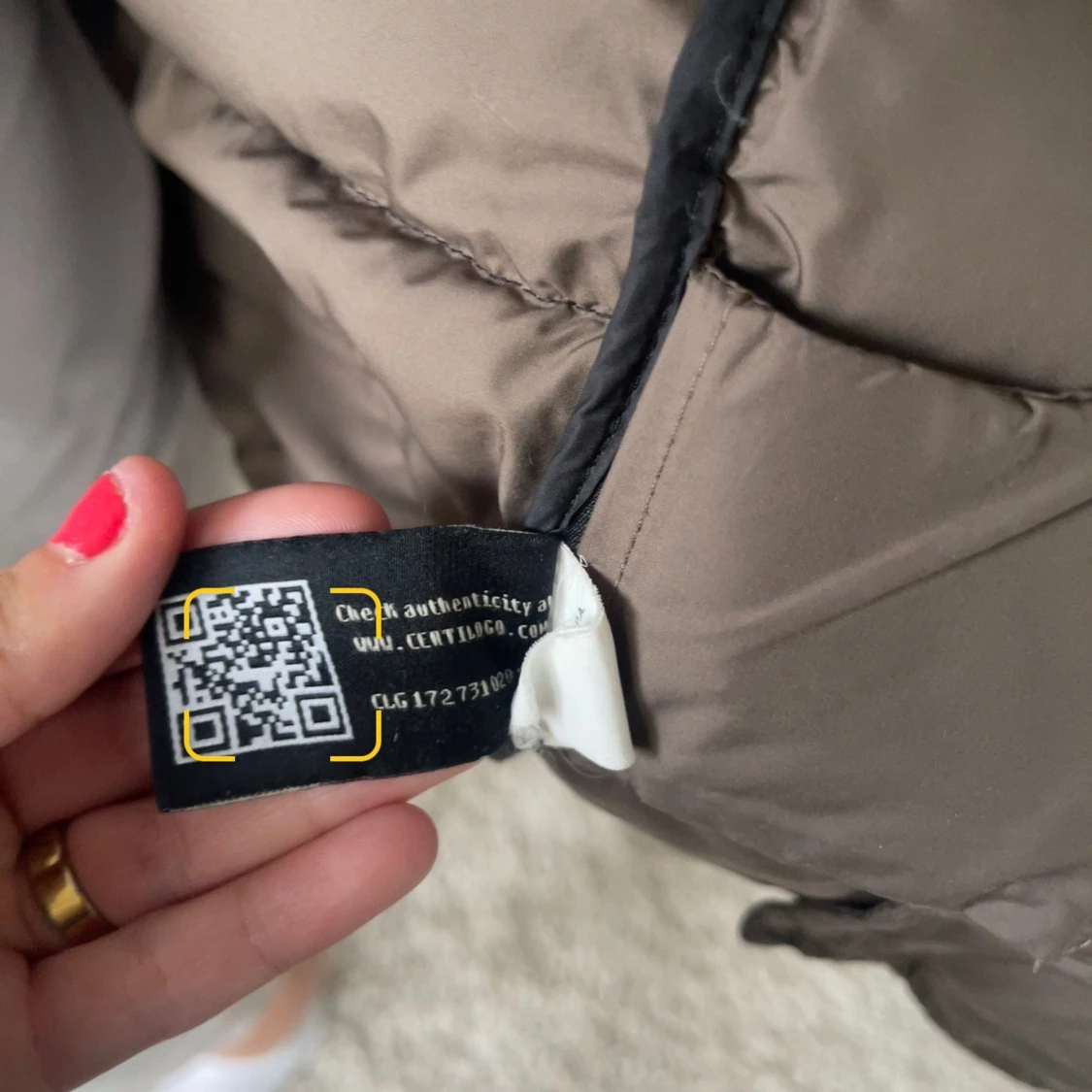 Svart dunjacka från Colmar med huva - 3