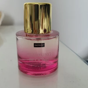 Blushing blooms - Helt oanvänd parfym säljer för att det inte var min typ av doft