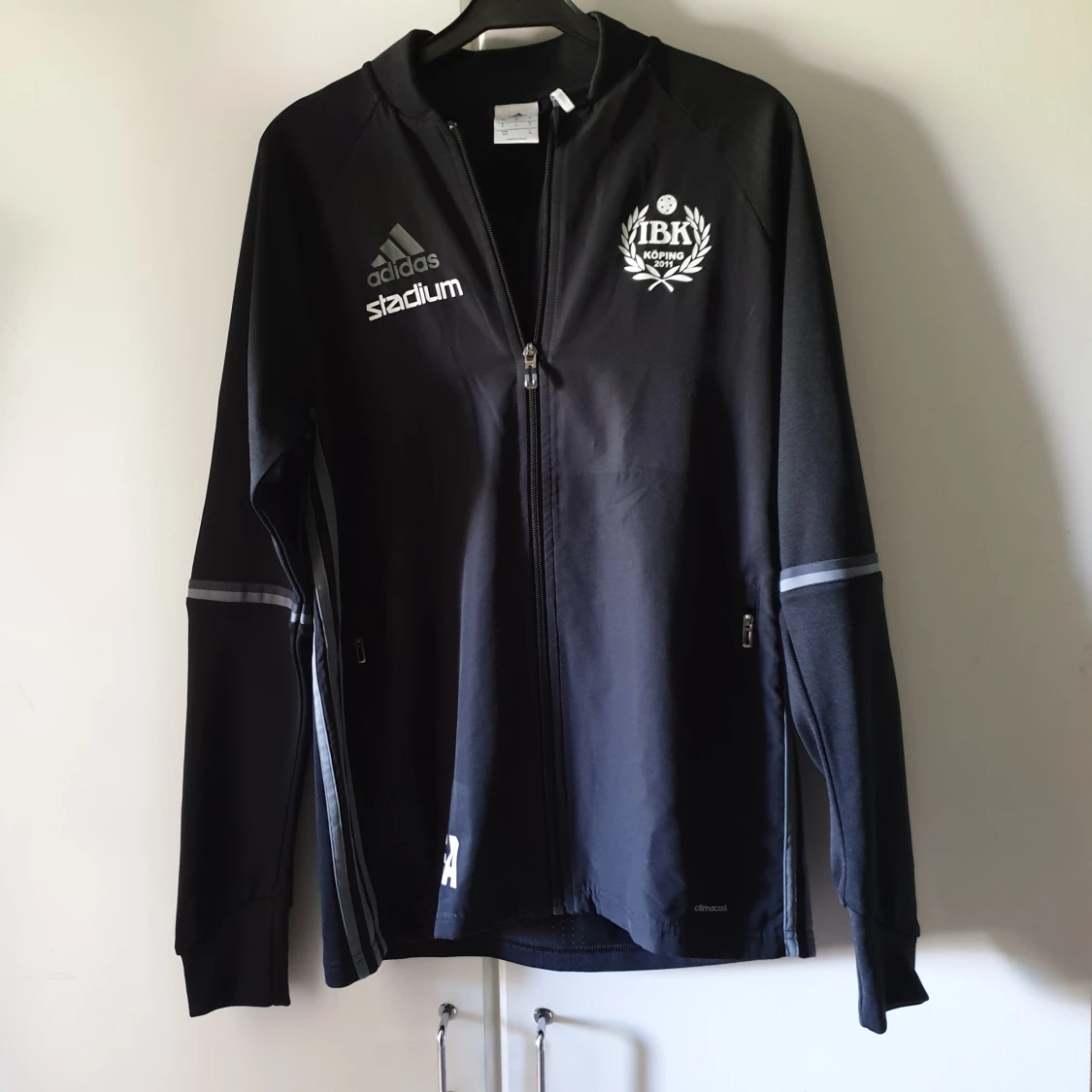 Svart Adidas träningsjacka IBK Köping