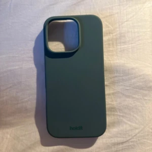 Mobilskal - Säljer detta snygga mobilskalet! Använd ett fåtal gånger, men är som ett nytt, finns inga defekter på! Passar till iPhone 16 pro