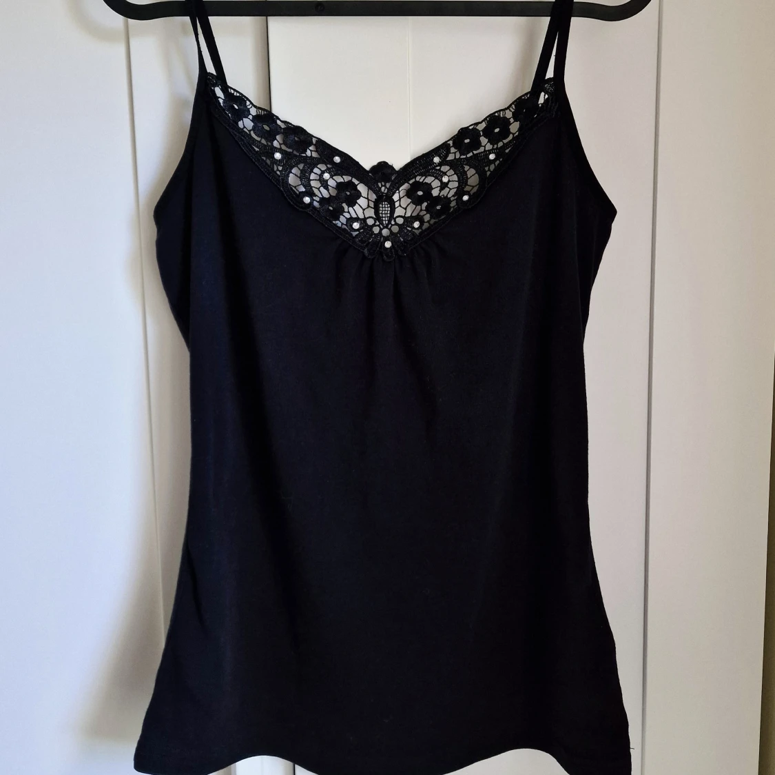 Svart linne med strass