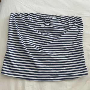 Randig tubtopp - Randig tubtopp i storlek xs/s. Knappt använd