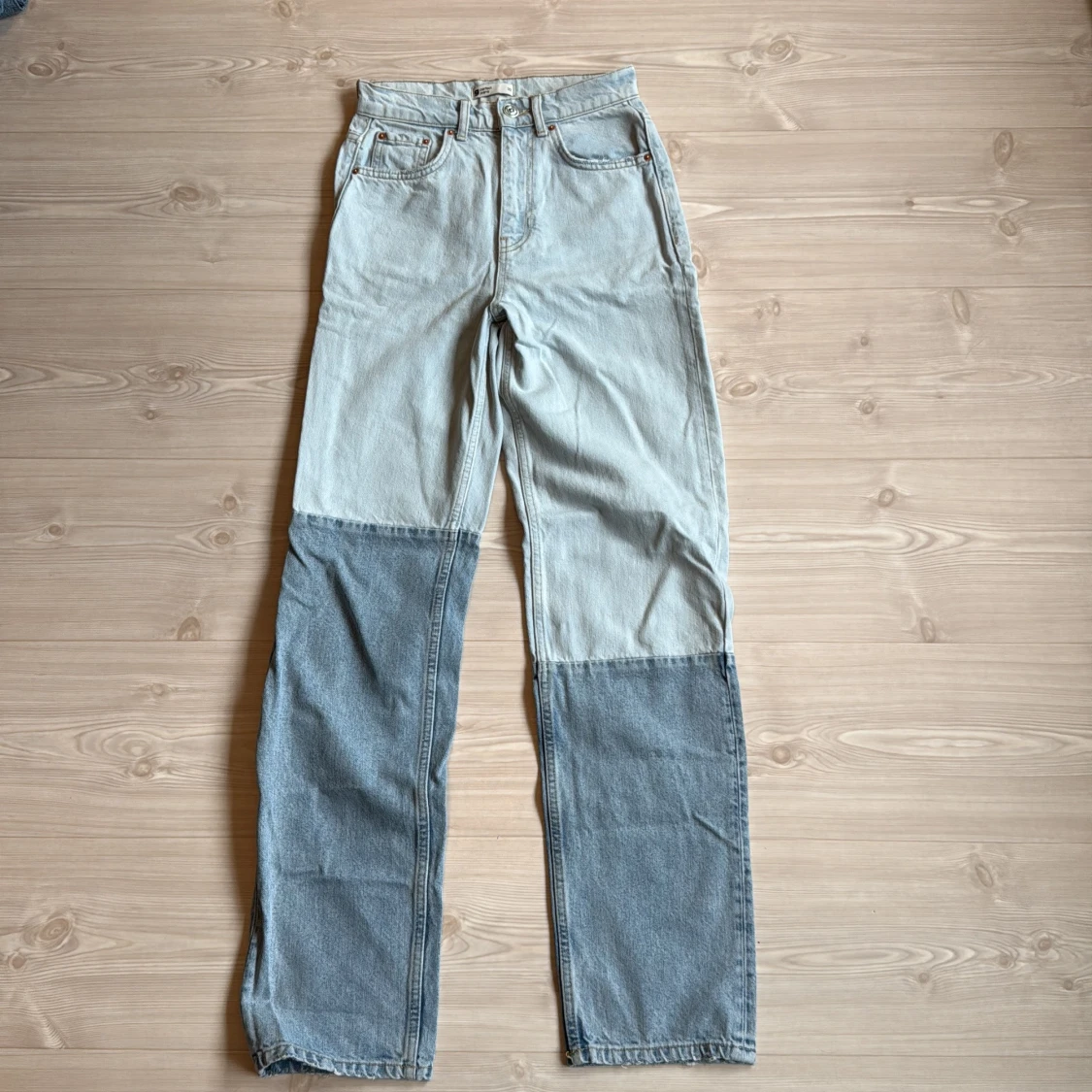 Blåa jeans från ginatricot 