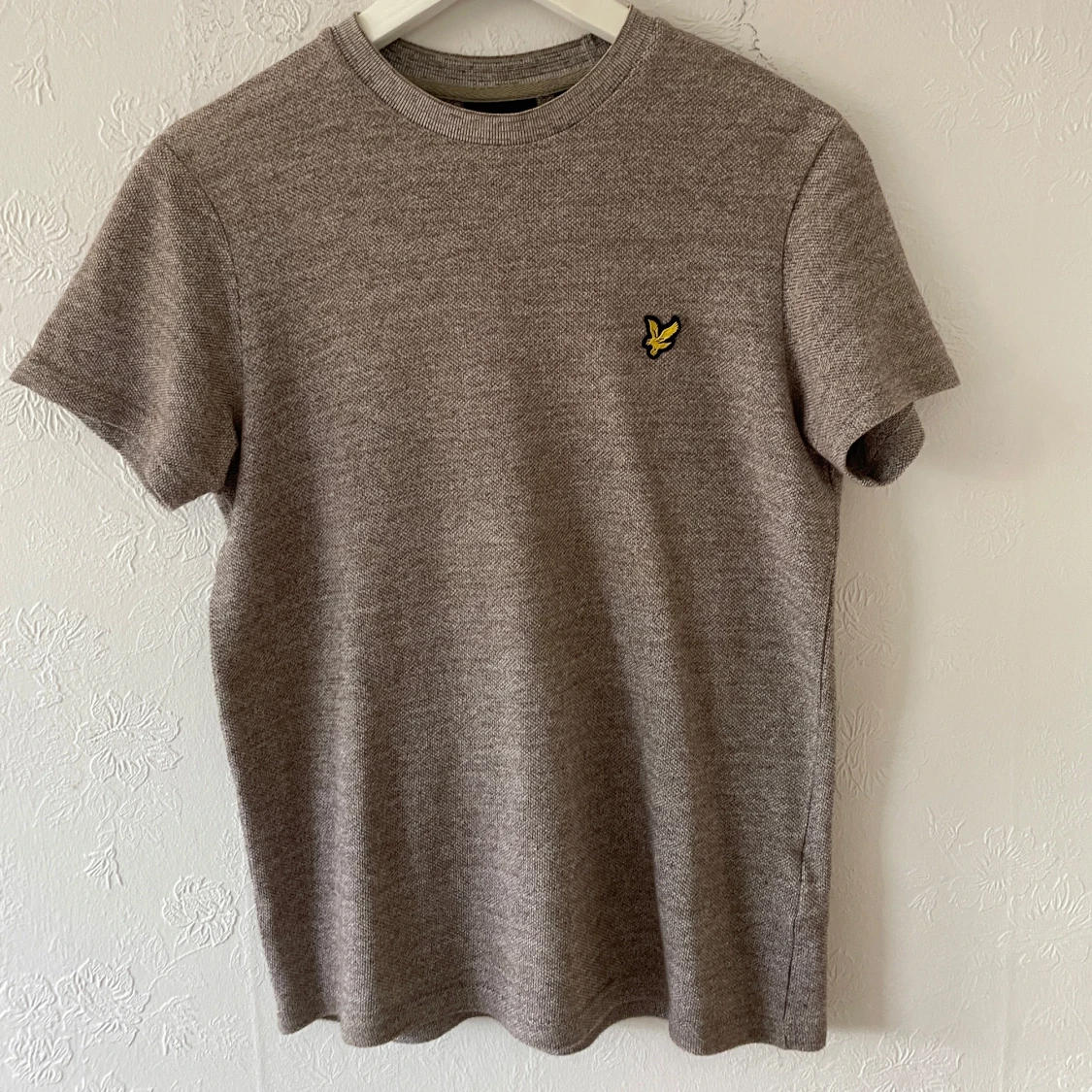 Beige t-shirt från Lyle & Scott - 1