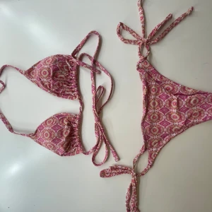 Subdued bikini - Så snygg och oanvänd bikini från Subdued i ett så snyggt mönster💕💕 helt oanvänd och nypris 600kr