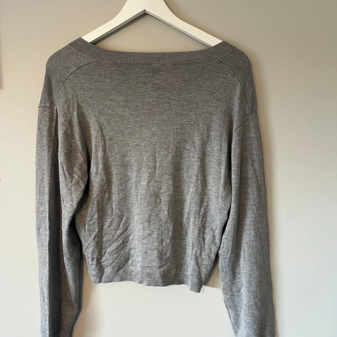 Grå v-ringad tröja H&M Divided XS - 1