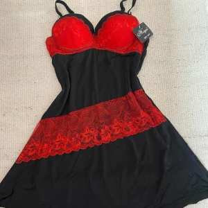 Fin lace klänning - Size:34 Length: 61cm Waist: 32cm x2 Cup:↕️13cm↔️15cm
