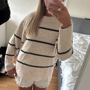 Stickad tröja - Använd fåtal gånger 