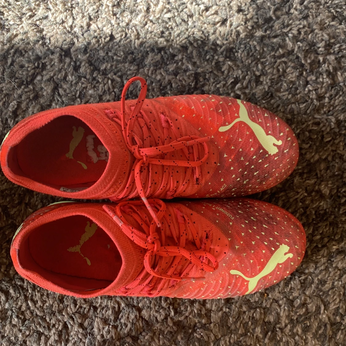 Röda Puma fotbollsskor med snörning - 3