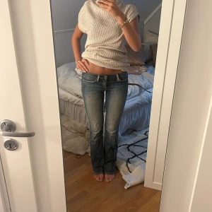 Lågmidjade bootcut jeans blå - Säljer dessa superfina jeans köpa på vinted🥰🥰🥰 kontakta mig vid frågor 