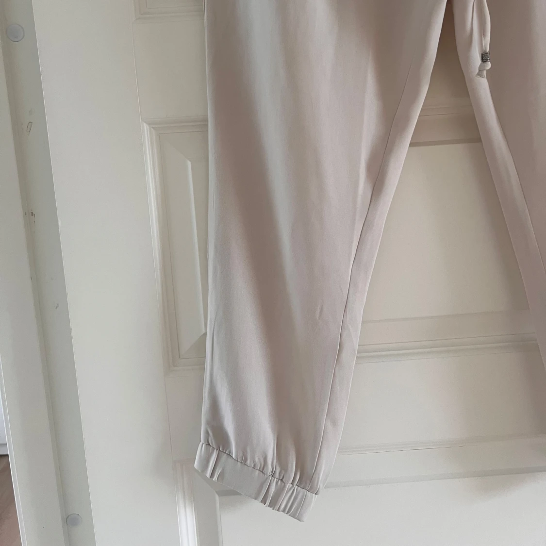 Beiga mjukisbyxor från Indiska - 1