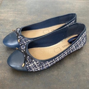 Ballerinaskor🩷 - Jättefina ballerinaskor i storlek 38💕 Säljer då de är för stora. Ser ut som nya förutom att undersidan är något smutsig!