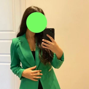Kostymset - Säljer ett par snygga kostymset, både kavaj och kostymbyxor. Storlek 38 men passar mig som är S/M och är stretchiga i materialet.  Nypris för båda är 899kr