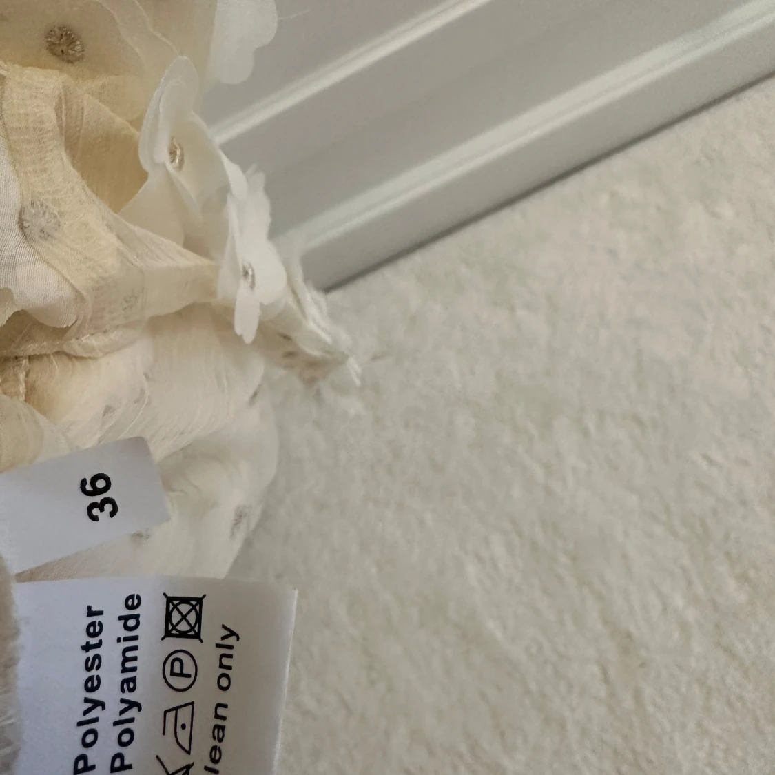 Blommig spetsklänning Ida Sjöstedt - 3