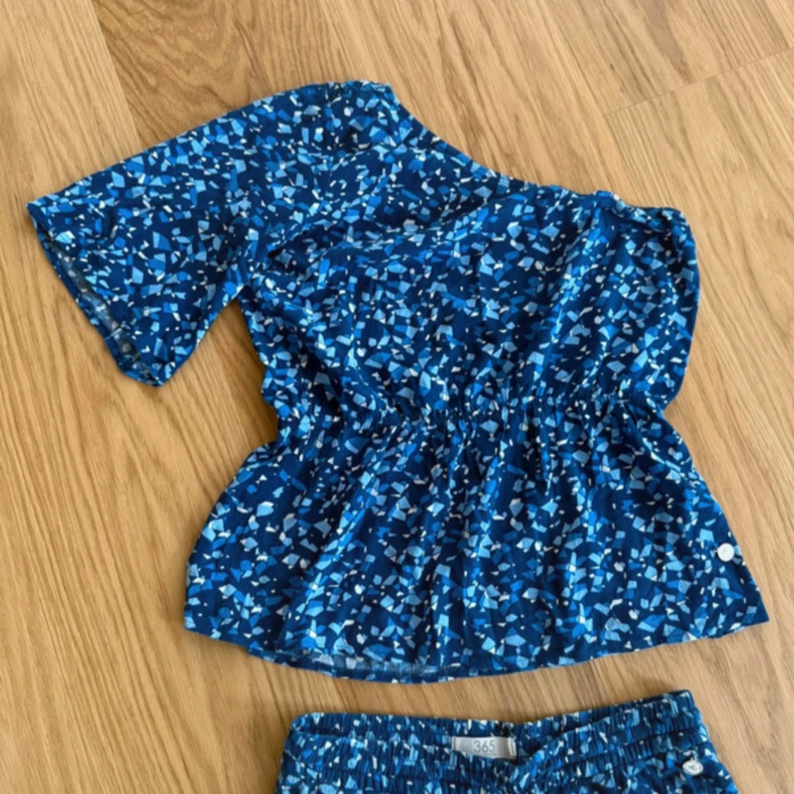 Blått set från Mq med One shoulder topp  - 1