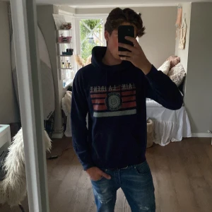 Saint Laurent hoodie - Säljer denna sällsynta saint Laurent hoodien. Tröjan är i väldigt bra skick 9/10 Inga defekter någonstans. Kom privat med frågor/funderingar. Pris kan diskuteras vid snabb affär