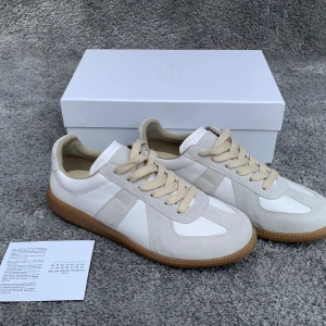 maison margiela - Ett par riktigt feta Maison Margeila i 43. Skickar samma dag! Tveka inte att höra av vid frågor