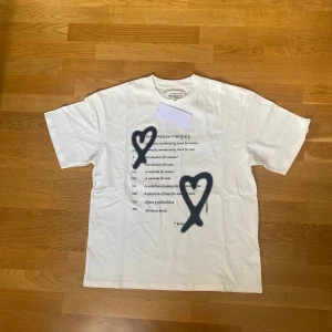 Maison Margiela t-shirt - Helt ny med prislapp. Storlek S men sitter mer som M. 