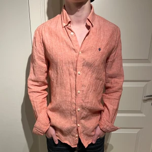 Morris Linneskjorta Rosa - Säljer en skön linneskjorta från Morris! | Mycket fint skick utan defekter! | Storlek M. | Ställ gärna frågor innan du köper!