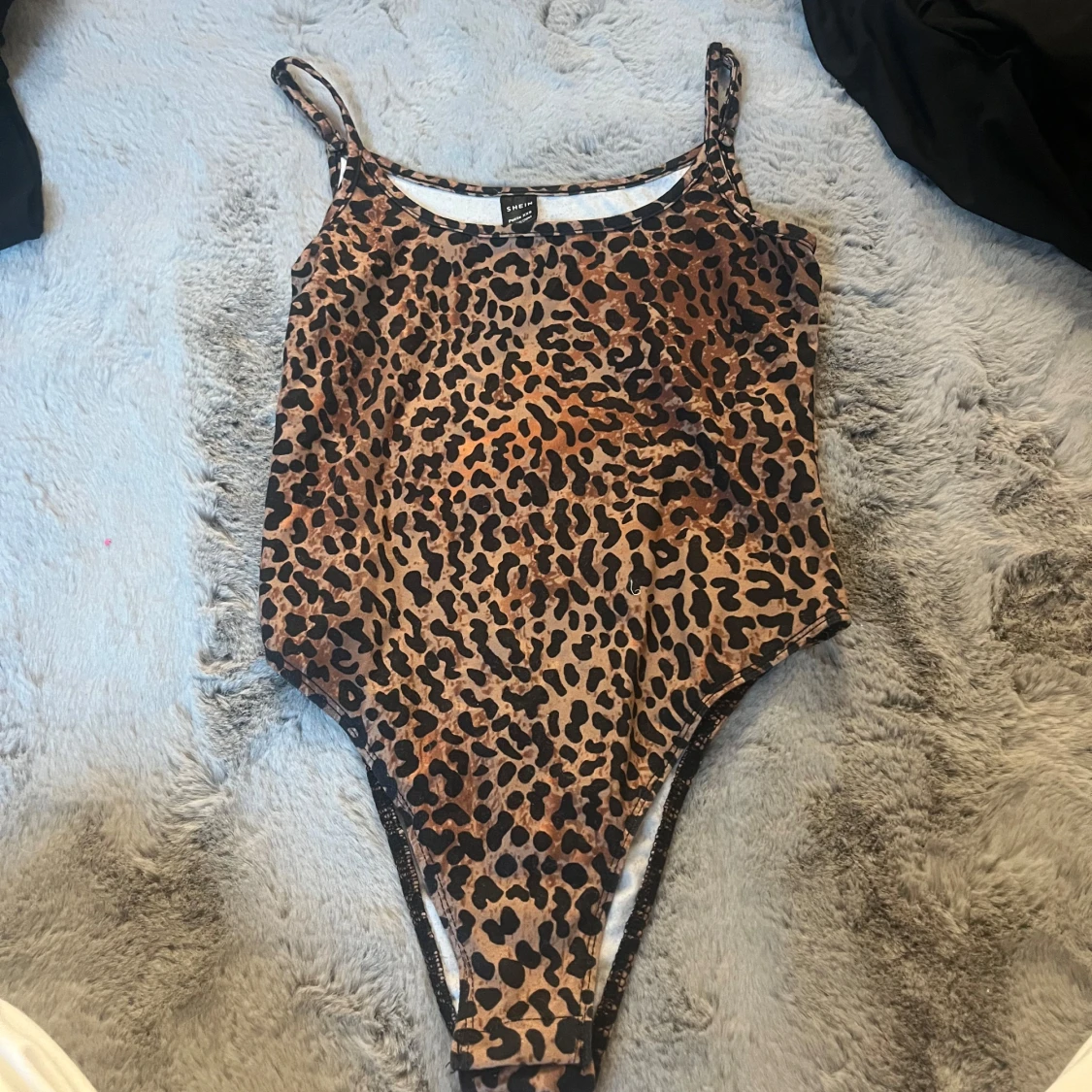 Leopardmönstrad baddräkt från SHEIN