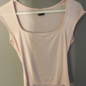 Ljusrosa linnetopp från Gina Tricot - 🩷🩷🩷