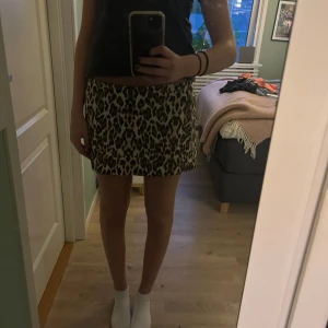 Leopardmönstrad kortkjol Gina Tricot - Snygg kortkjol från Gina Tricot med leopardmönster🤗