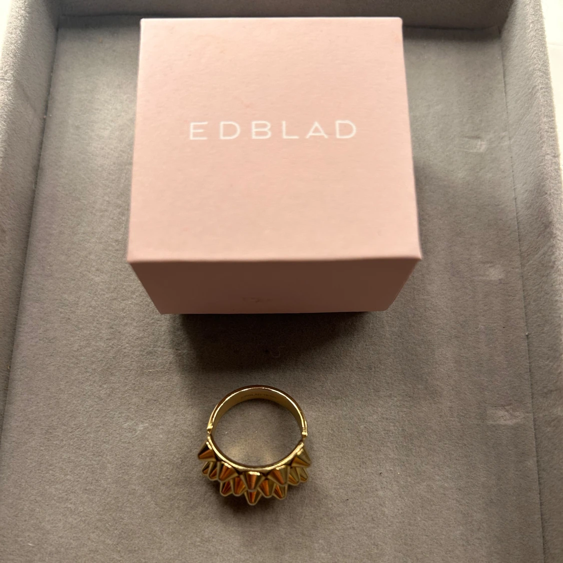 Guldig statementring från Edblad - 1