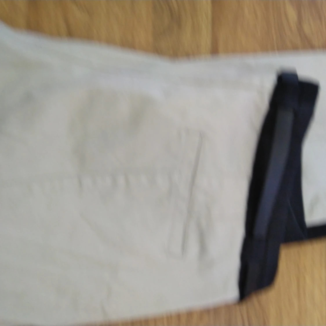 Beiga kostymbyxor från Lindex med bälte - 1