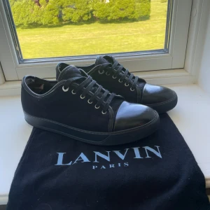 Svarta Lanvin skor - Säljer mina svarta Lanvins storlek 42!        Skriv gärna om du har frågor