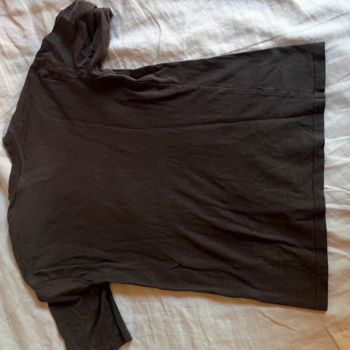 Grå t-shirt med tryck - 1